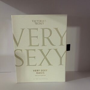 Victoria's Secret Very Sexy Oasis Perfume in Cream